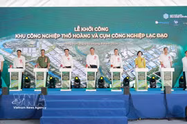Cérémonie de mise en chantier de la zone industrielle de Tho Hoang et du complexe industriel de Lac Dao. Photo: VNA