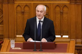 Le nouveau président élu de la Hongrie, András Baka, prononce un discours au Parlement à Budapest le 11 août 2026. Photo : Xinhua/VNA