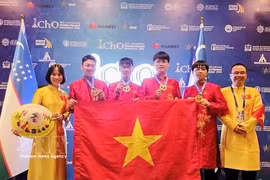 La délégation vietnamienne remporte 4 médailles d'or aux Olympiades internationales de chimie de 2026. Photo : VNA