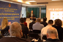Ofer Fohrer, responsable au sein de l'Administration du commerce extérieur du ministère israélien de l'Économie et de l'Industrie, expose les perspectives de coopération bilaréale. Photo: VNA