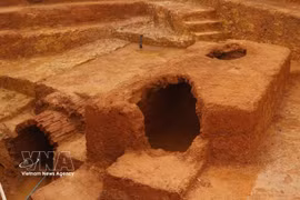 Des tombes anciennes et de précieux artefacts mis au jour à Nghe An