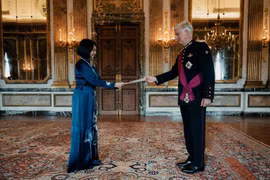 La nouvelle ambassadrice du Vietnam en Belgique, Nguyen Huong Tra, présente ses lettres de créance au roi Philippe. Photo: Monarchie belge
