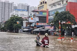 La circulation est difficile au carrefour Phu Thai-Quang Trung, dans le quartier de Phan Dinh Phung, à Hanoï. Photo : VNA