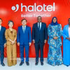 Des délégués vietnamiens et tanzaniens au siège de Viettel Tanzania (Halotel), co-organisateur du Forum. Photo : VNA