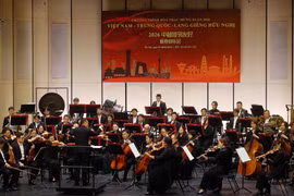 Le concert du Nouvel An 2026 « Vietnam – Chine : voisins d’amitié » s’est tenu le 7 février à Hanoï, célébrant l’amitié, la paix et la coopération entre les deux pays. Photo: VNA