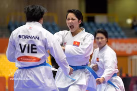 Performance des athlètes vietnamiennes lors du match final contre l'Iran dans l'épreuve de kata par équipe féminine aux ASIAD 20, le 22 septembre. Photo: VNA