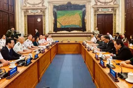 Les autorités de Hô Chi Minh-Ville reçoivent les commandants de la flottille n°83 de la Marine chinoise. Photo: VNA