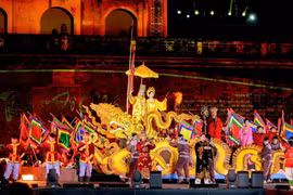 Un programme artistique mettant en valeur le riche patrimoine culturel de la Citadelle impériale de Thang Long lors de la saison des festivals de 2025. Photo : Comité d'organisation