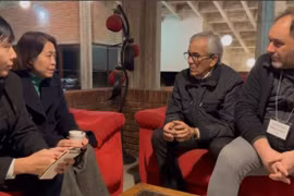 Séance de travail entre l’ambassadrice Ngo Minh Nguyet et Juan Castillo, secrétaire général du Parti communiste d’Uruguay et ministre du Travail et de la Sécurité sociale. Photo: VNA