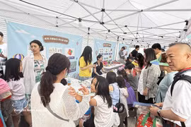 Le stand du Vietnam attire les foules au Festival mondial de la gastronomie de Séoul. Photo : VNA