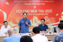 Le vice-Premier ministre Bui Thanh Son, chef du comité de pilotage de la Foire d’automne 2025, lors de la réunion de travail. Photo : VNA