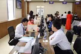 Au Centre de services de l'administration publique de la province de Ninh Binh. Photo : VNA