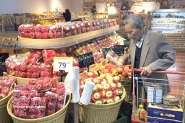 Les supermarchés multiplient les promotions sur les produits OCOP et les produits vietnamiens. Photo: VNA