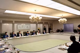 La rencontre entre le vice-Premier ministre vietnamien Nguyen Chi Dung et le maire de Nagoya Hirosawa Ichiro. Photo: VNA