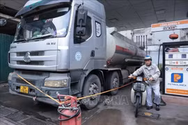 Le 7 mars, les prix de détail des carburants au Vietnam ont fortement augmenté. Photo : VNA