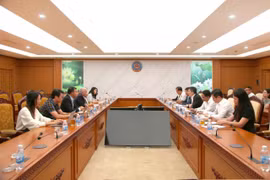 Réunion entre le vice-ministre des Finances, Cao Anh Tuan, et des dirigeants de TikTok Vietnam. Photo: thoibaotaichinhvietnam.vn