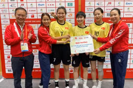 L'équipe féminine vietnamienne de sepak takraw a remporté la deuxième médaille d'or de la délégation sportive vietnamienne aux Jeux asiatiques 2026 (ASIAD 2026). Photo: Vietnamnet.vn