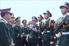 L'École met en œuvre un programme d'entraînement exhaustif visant à parfaire la discipline et la coordination des troupes. Photo: VNA