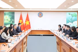 La réunion entre le vice-ministre vietnamien des Finances, Tran Quoc Phuong, et Bing Li, président de Bloomberg pour la région Asie-Pacifique. Photo: tapchikinhtetaichinh.vn