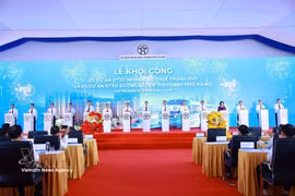 Le Premier ministre Le Minh Hung inaugure la construction de logements locatifs et de cinq lignes de métro à Hanoï. Photo : VNA.