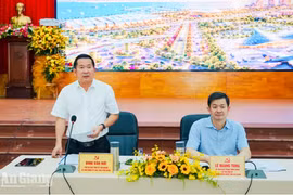 Dinh Van Noi, secrétaire adjoint du Comité provincial du Parti et secrétaire du Comité du Parti de la zone spéciale de Phu Quôc à la rencontre. Photo: baoangiang.com