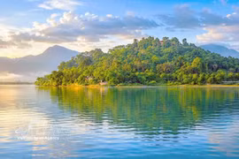 Le lac Lak, le plus grand et l’un des plus beaux lacs d’eau douce naturels des Hauts Plateaux du Centre