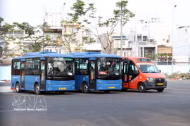 Ho Chi Minh-Ville envisage de généraliser la gratuité des bus afin de réduire la congestion et la pollution. Photo: VNA