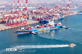 Un port de fret à Qingdao, province choinoise du Shandong. Photo : VNA