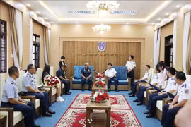 Le Commandement de la Région 2 des Garde-côtes du Vietnam accueille la délégation des Garde-côtes des Philippines. Photo: VNA