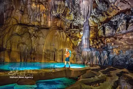 Le gouffre « Ac Mong », profond de 250 mètres et traversé par une mystérieuse rivière souterraine, fait partie du système de grottes Hung Thoong, dans le Parc national de Phong Nha-Ke Bang. Photo : VNA