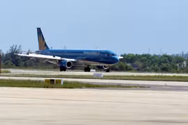 Un avion décolle de l'aéroport international de Phu Quoc. Photo : Vietnam+