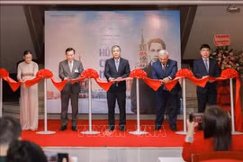 Ouverture de l'exposition sur les traces du président Hô Chi Minh en Russie à Hanoï. Photo: VNA