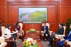 La réunion entre les autorités de Ca Mau et la consule générale du Royaume des Pays-Bas à Ho Chi Minh-Ville. Photo: VNA