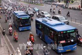Ho Chi Minh-Ville envisage de rendre gratuits les trajets en autobus pour tous les habitants à partir du 1er juillet 2026 et jusqu’à la fin de l’année. Photo: VNA