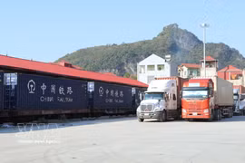 Transport de marchandises à la frontière Vietnam-Chine. Photo : VNA