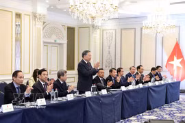 Rencontre entre le haut dirigeant To Lam et des experts et intellectuels vietnamiens en Belgique et au Luxembourg. Photo: VNA