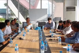 La délégation de travail de la Banque mondiale (BM) travaille avec les autorités de Cân Tho sur le Projet de développement urbain et de renforcement de la résilience de Cân Tho (WB3). Photo: VNA