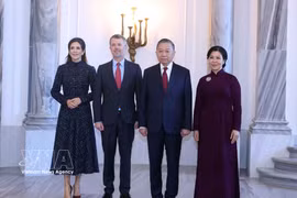 Le secrétaire général du Parti communiste du Vietnam et président de la République, To Lam, et son épouse Ngo Phuong Ly (gauche) rencontrent le roi Frederik X et la reine Mary, dans le cadre de leur visite d’État au Danemark. Photo: VNA
