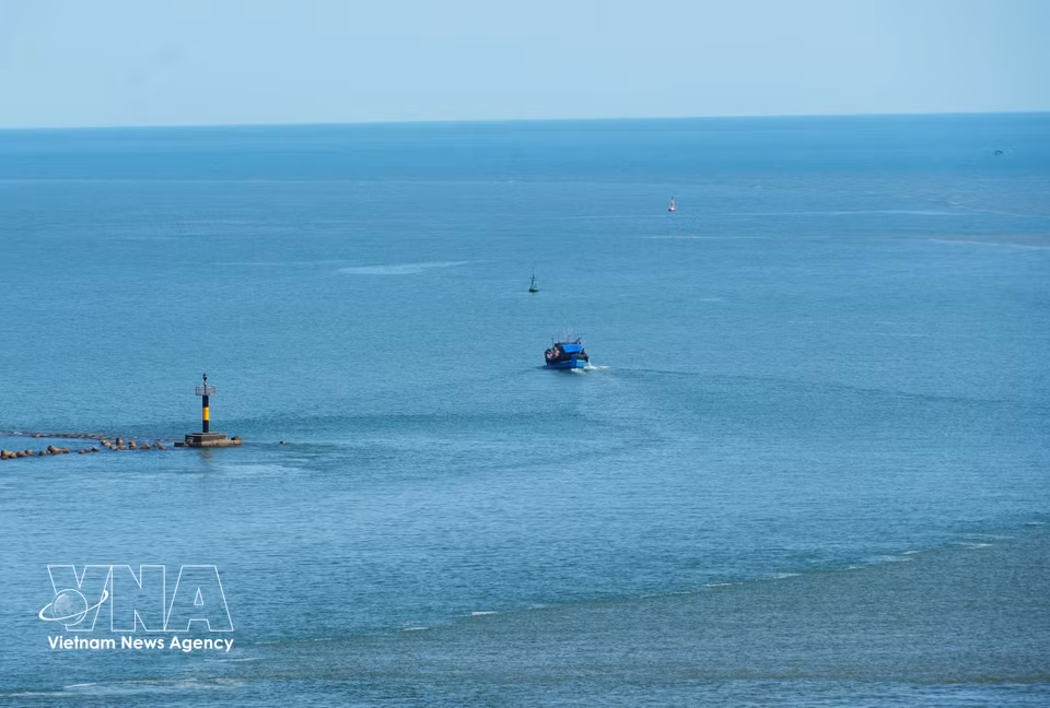 Le phare de l'embouchure de Thuan An. Photo : Photo : Nguyen Ly – VNA