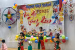 Des enfants vietnamiens présentent un spectacle artistique lors de la fête de la Mi-Automne à Sakai, Osaka. Photo : AVI