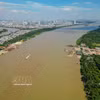 Hanoï accélère la construction de sept ponts franchissant le fleuve Rouge, avec pour objectif leur achèvement au deuxième trimestre 2027. Photo: VNA