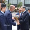 Le secrétaire général du Parti et président vietnamien To Lam visite le groupe Pfizer aux États-Unis. Photo: VNA