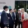 Vu Quyet Tien (2e de gauche), secrétaire adjoint du Comité du Parti de la ville de Quang Ninh et président du Comité municipal du Front de la Patrie du Vietnam rencontre Franziska Giffey, ministre de l’Économie, de l’Énergie et des Entreprises du Land de Berlin et maire-gouverneure de Berlin. Photo: VNA