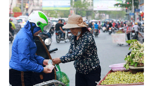 Pour profiter du parfum pénétrant de cette espèce florale, n’oubliez pas de visiter des rues comme Tôn Thât Tùng, Pham Ngoc Thach, Nguyên Chi Thanh, Dê La Thành, Xa Dàn, Dai Cô Viêt, et le vieux quartier de Hanoi pour acheter quelques grappes de fleurs de pamplemousse.