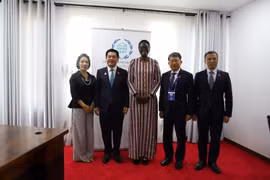 Le vice-président de l’Assemblée nationale Nguyen Hong Dien et la présidente de l’UIP, Tulia Ackson. Photo : ministère des Affaires étrangères