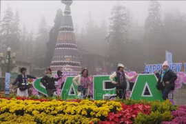 Visiteurs à Sa Pa, Lao Cai. Photo: VNA