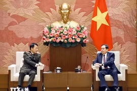 Le président de l'Assemblée nationale, Tran Thanh Man (droite), et le général Luong Tam Quang, ministre de la Sécurité publique. Photo : VNA