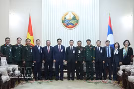 Les délégations des ministères de la Défense du Vietnam et du Laos. Photo : VNA
