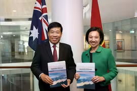 Les vice-ministres Michelle Chan et Nguyen Manh Cuong. Photo: baoquocte