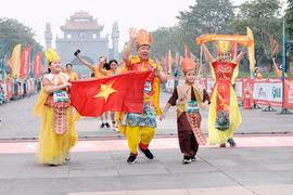 Le Marathon des Temples des Rois Hung « Retour aux sources » contribue à encourager la pratique du sport au sein de la population, dans l’esprit des mouvements en faveur de l’entraînement physique et d’un mode de vie sain. Photo: VNA